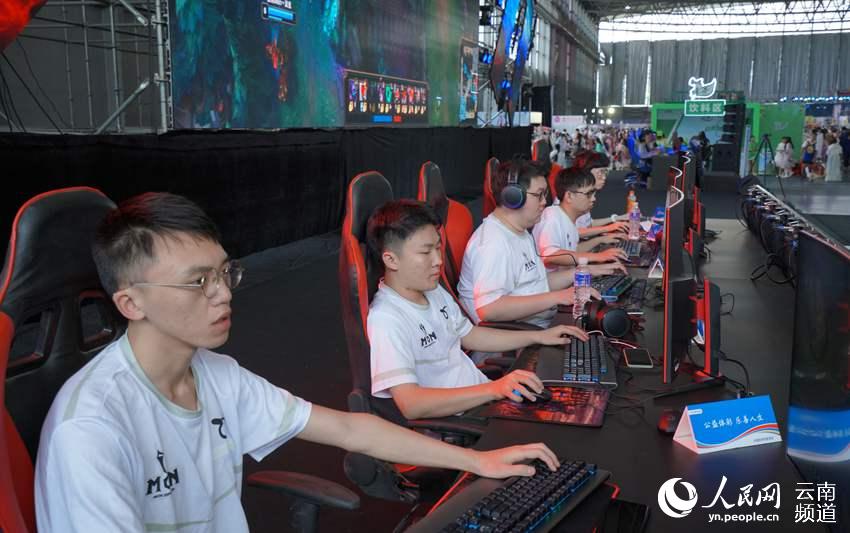 面对对手顽 面对对手顽